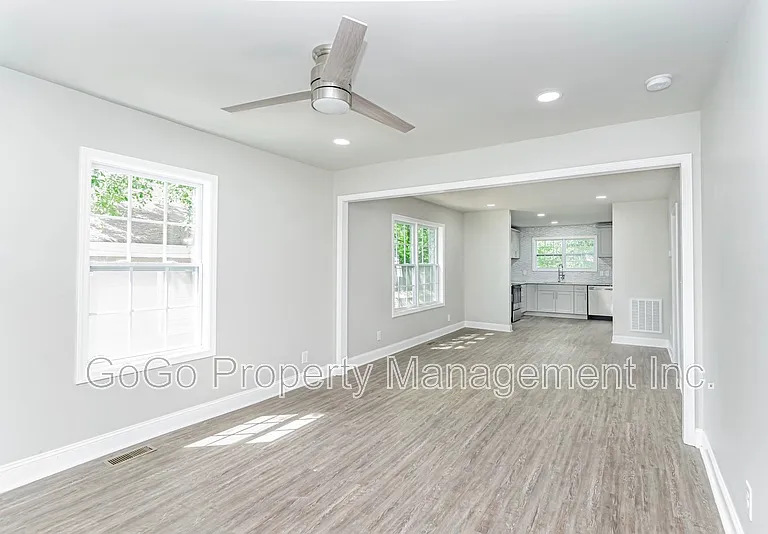 115 Sterling St — Photo 3