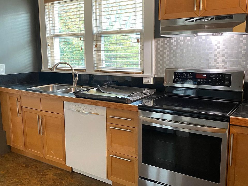 1st image of 30 Portland Pl #1