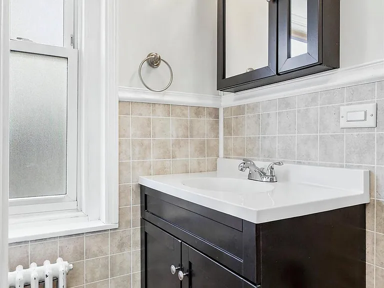 712 E Hector St — Photo 16