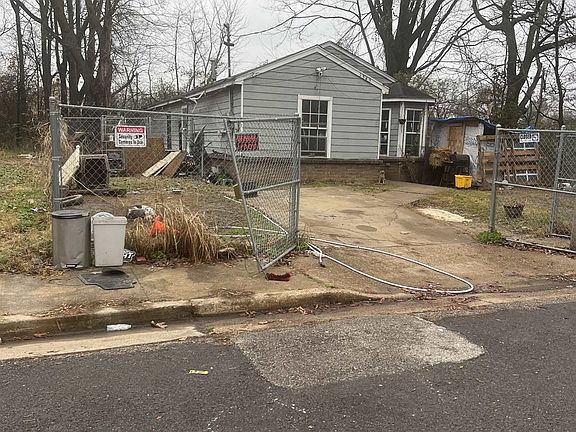 2nd image of 1549 Lake Grove St
