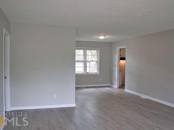 4th image of 313 Woodlawn Ave