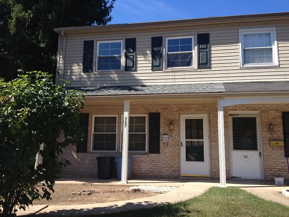 757 Colonial Ave photo 1