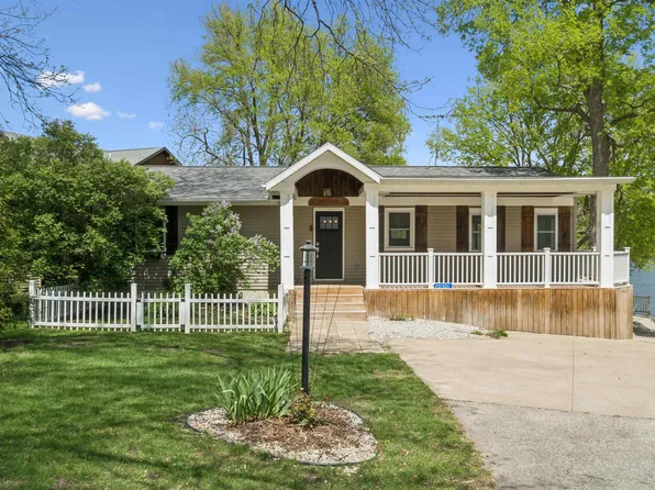 20301 247th St, Manchester, IA 52057