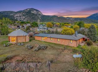8 Cottonwood Lane, Arroyo Seco, NM 87514