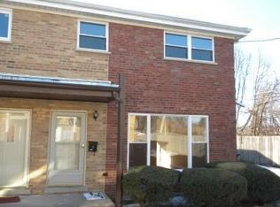206 Linn Ct APT D, North Aurora, IL 60542