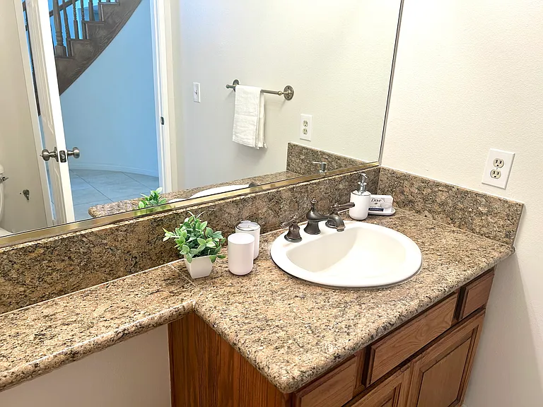 18210 Hatteras St — Photo 26
