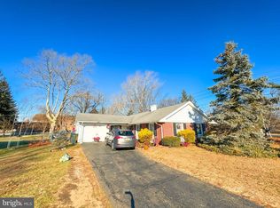 2 S Sunset Rd, Willingboro, NJ 08046
