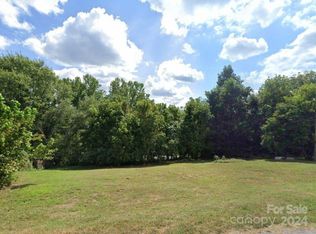 2030 1st St SW, Hickory, NC 28602