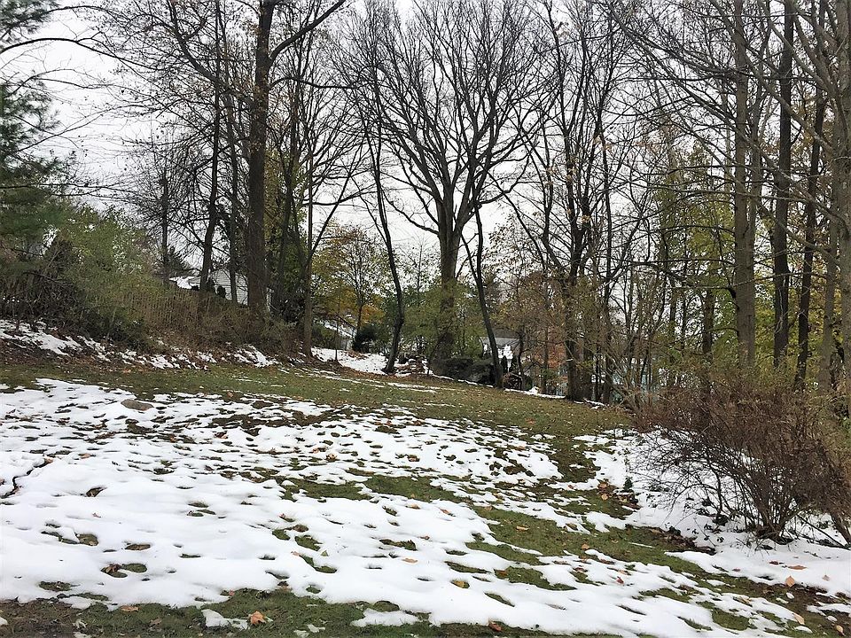 2nd image of 5 Birch Ln