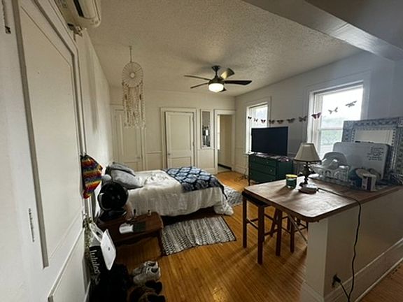 2nd image of 1426 W 31st St APT 16