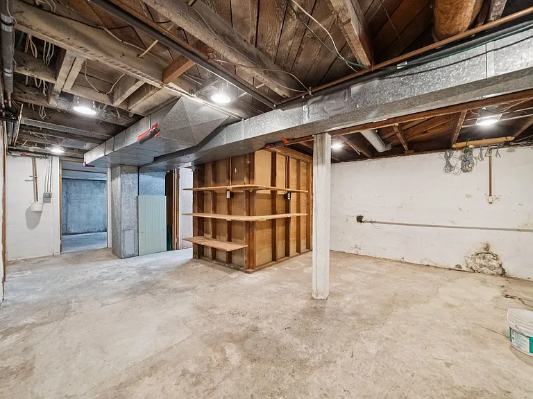 1831 SW Evans St — Photo 36