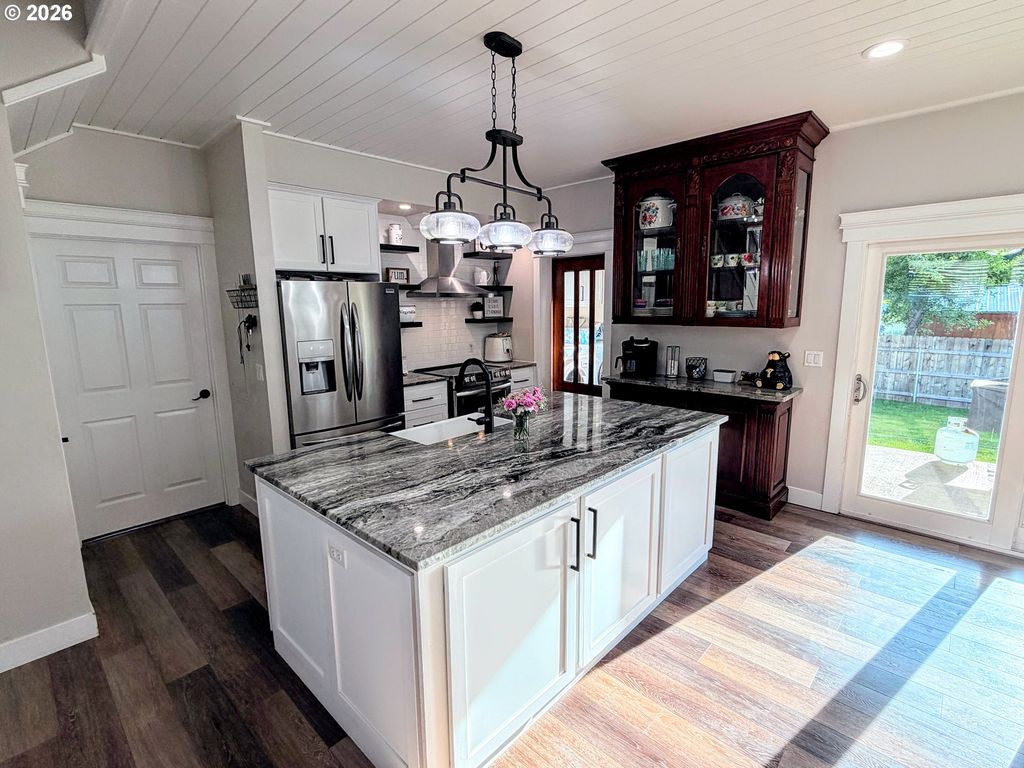 606 2nd St, Cove, OR - View 4
