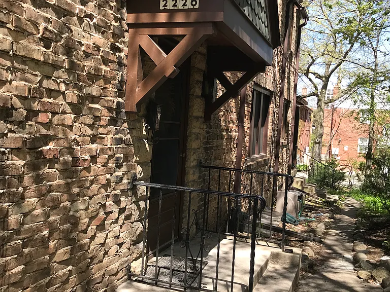 2226 Kendall Ave — Photo 2