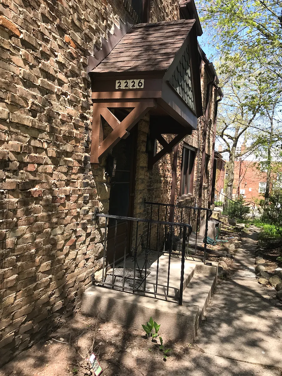 Building Photo - 2226 Kendall Ave