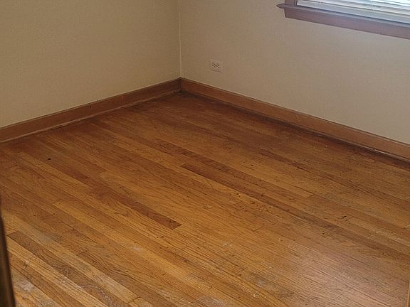 5th image of 831 S 17th St APT 6