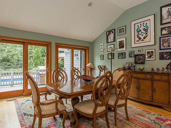 3rd image of 6 Jeffrey Ln