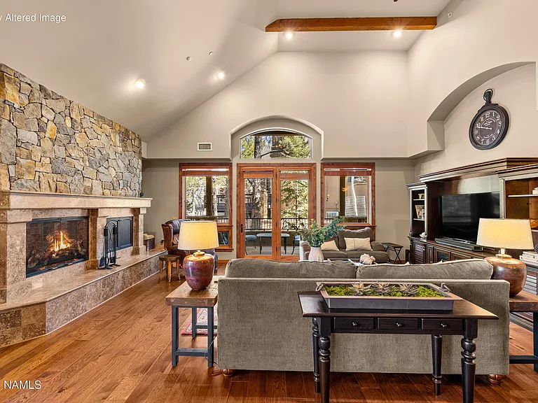1704 E Trade Winds Ct — Photo 8
