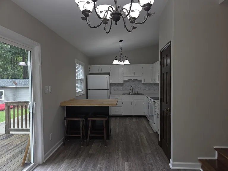 201 Thomas Dr — Photo 6