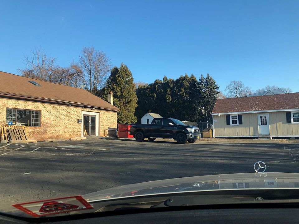2nd image of 4 E Bristol Rd #2