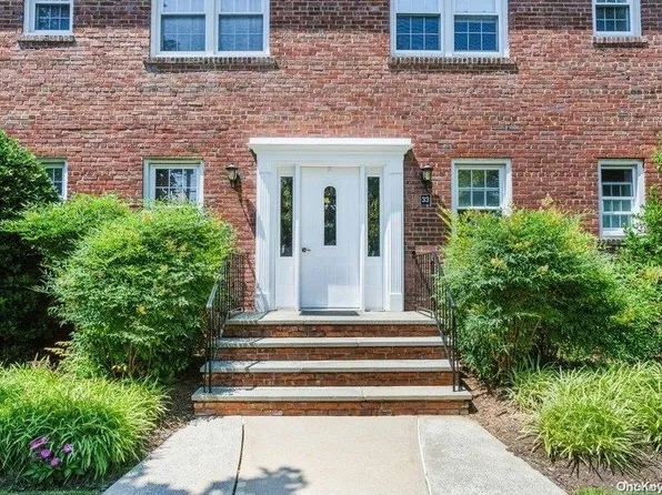 33 Floral Blvd #1A, Floral Park, NY 11001