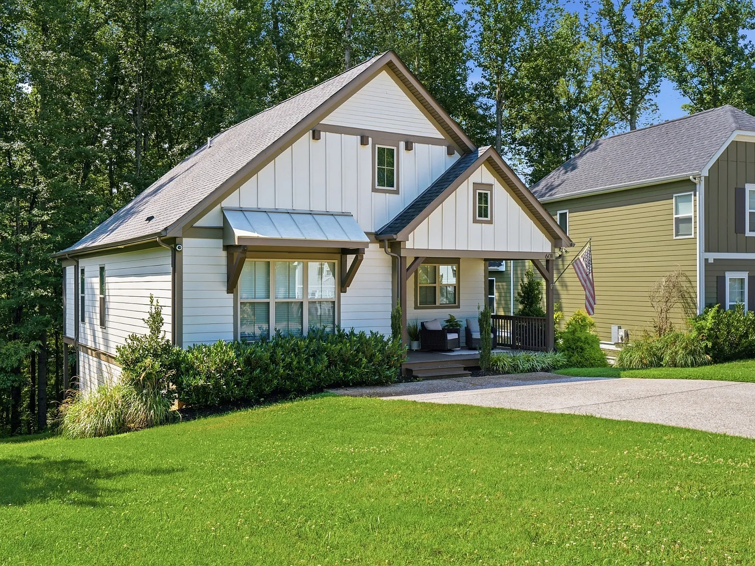3 bed, 3.0 bath, 2385 sqft, $3,400 — Photo 3