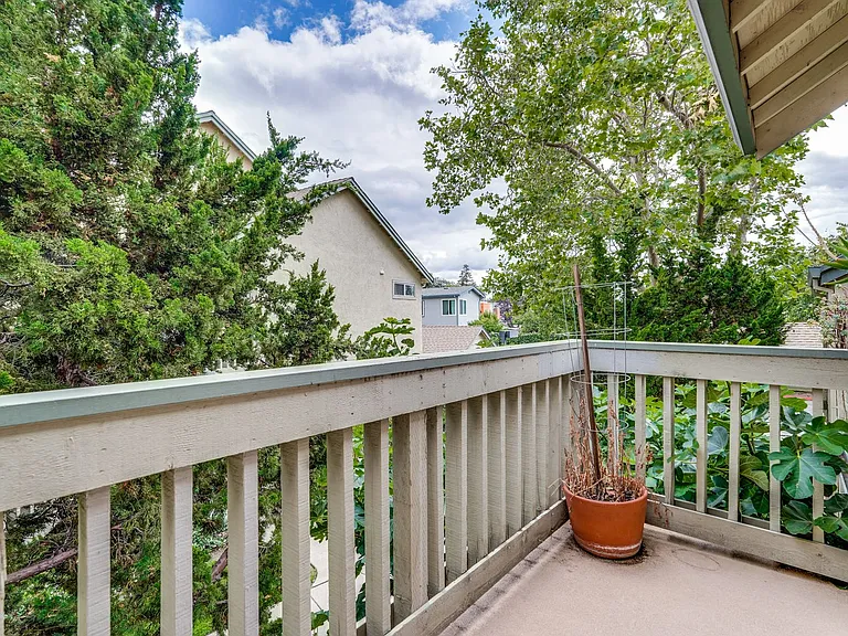 1006 Summerplace Dr — Photo 2