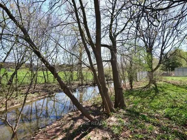 15 Pioneer Dr, Mississauga, ON L5M 1G8