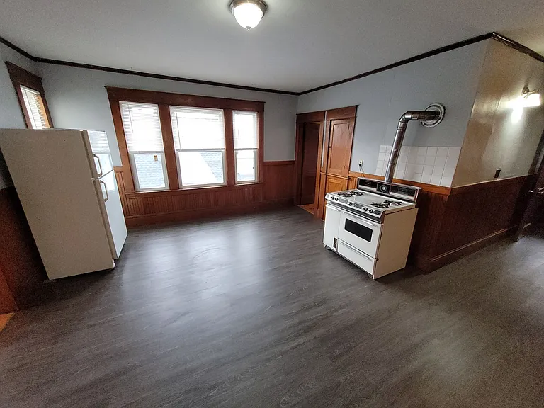 310 Cartier St #4 — Photo 6