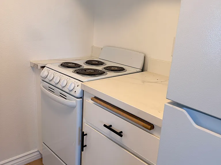 Salt & Vine Oceanside Apartments — Photo 23