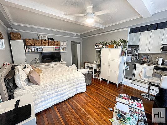 2nd image of 17 W 64th St APT 3E