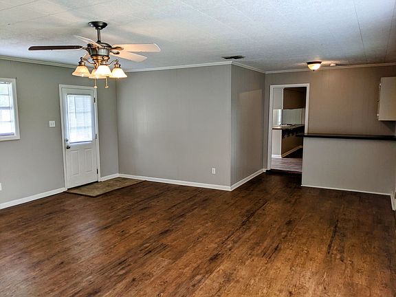 4th image of 300 Highland Dr