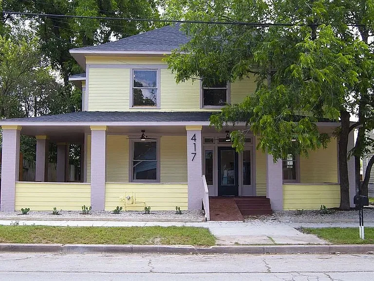417 W Franklin St — Photo 1