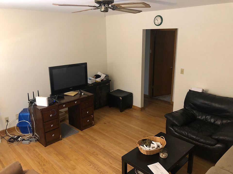 living room facing hallway