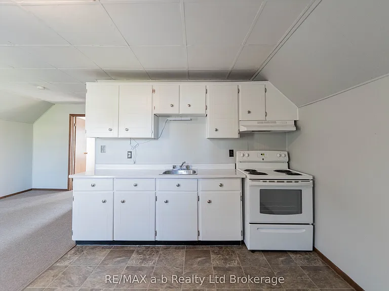 10 McKenzie St #A — Photo 6