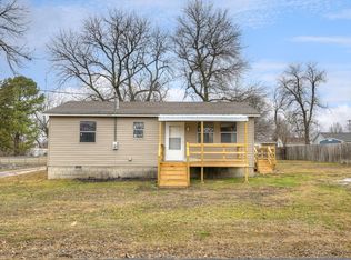 201 E 3rd St, Diamond, MO 64840