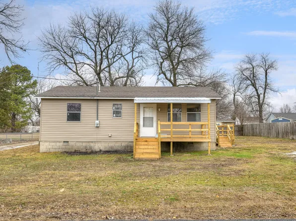 201 E 3rd Street, Diamond, MO 64840