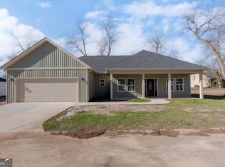 134 Easy St, Cochran, GA 31014