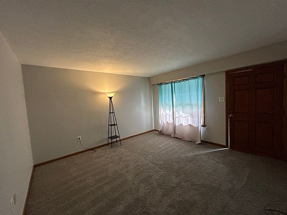 3rd image of 4952 Clear Creek Dr