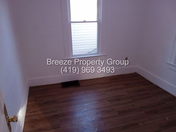 4th image of 2050 Berdan Ave