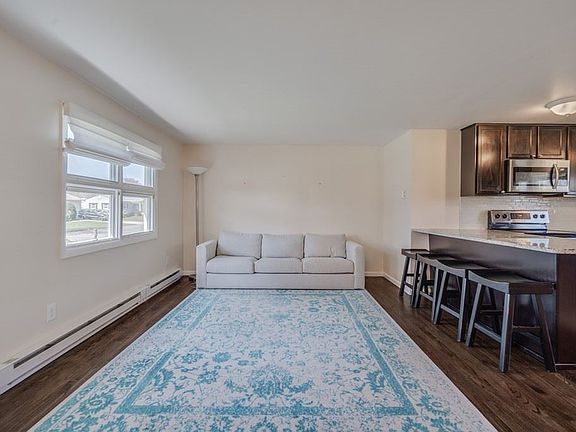 3rd image of 34 Knollwood Cir
