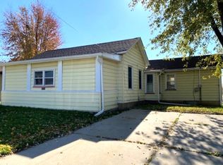 2628 3rd St, Peru, IL 61354