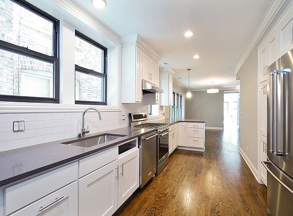 4th image of 5639 N Christiana Ave
