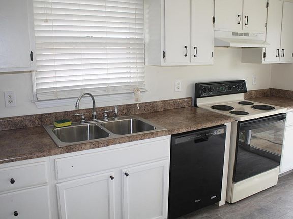 3rd image of 425 Eastview Dr