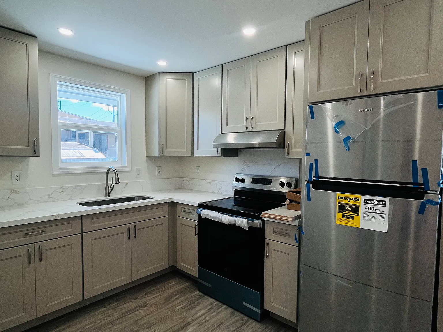 2 bed, 600 sqft, $2,700 — Photo 2