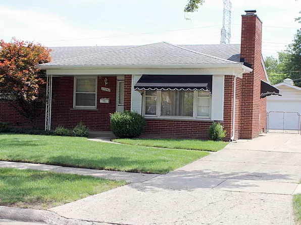 27542 Roan Dr, Warren, MI 48093