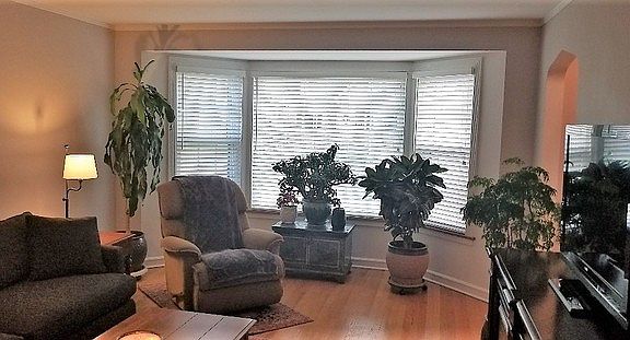 4th image of 7662 W Peterson Ave