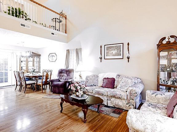 4th image of 424 Asheford Ct