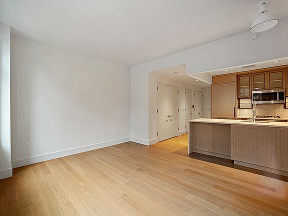 4th image of 510 E 14th St #313
