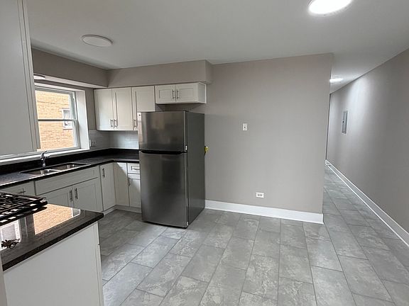 5th image of 1407 E Roosevelt Rd #1B