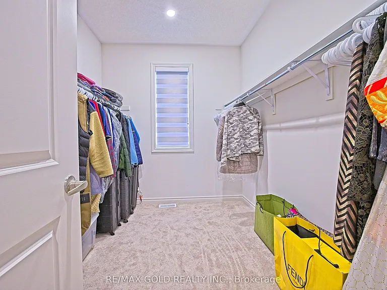 19 Marigold Blvd — Photo 42